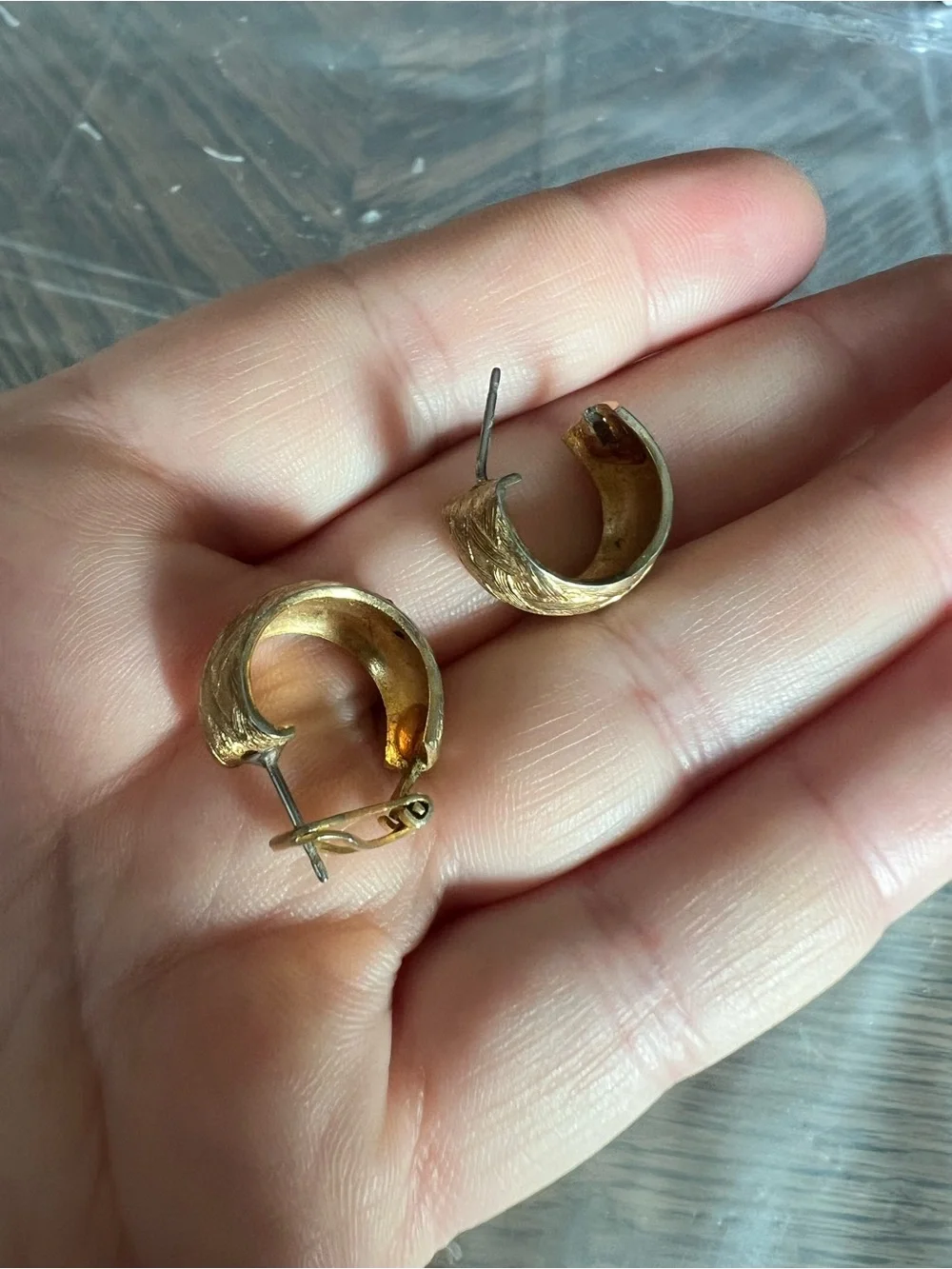 Vintage Gold-Tone Textured Chunky Hoop Earrings – Woven Basketweave Design